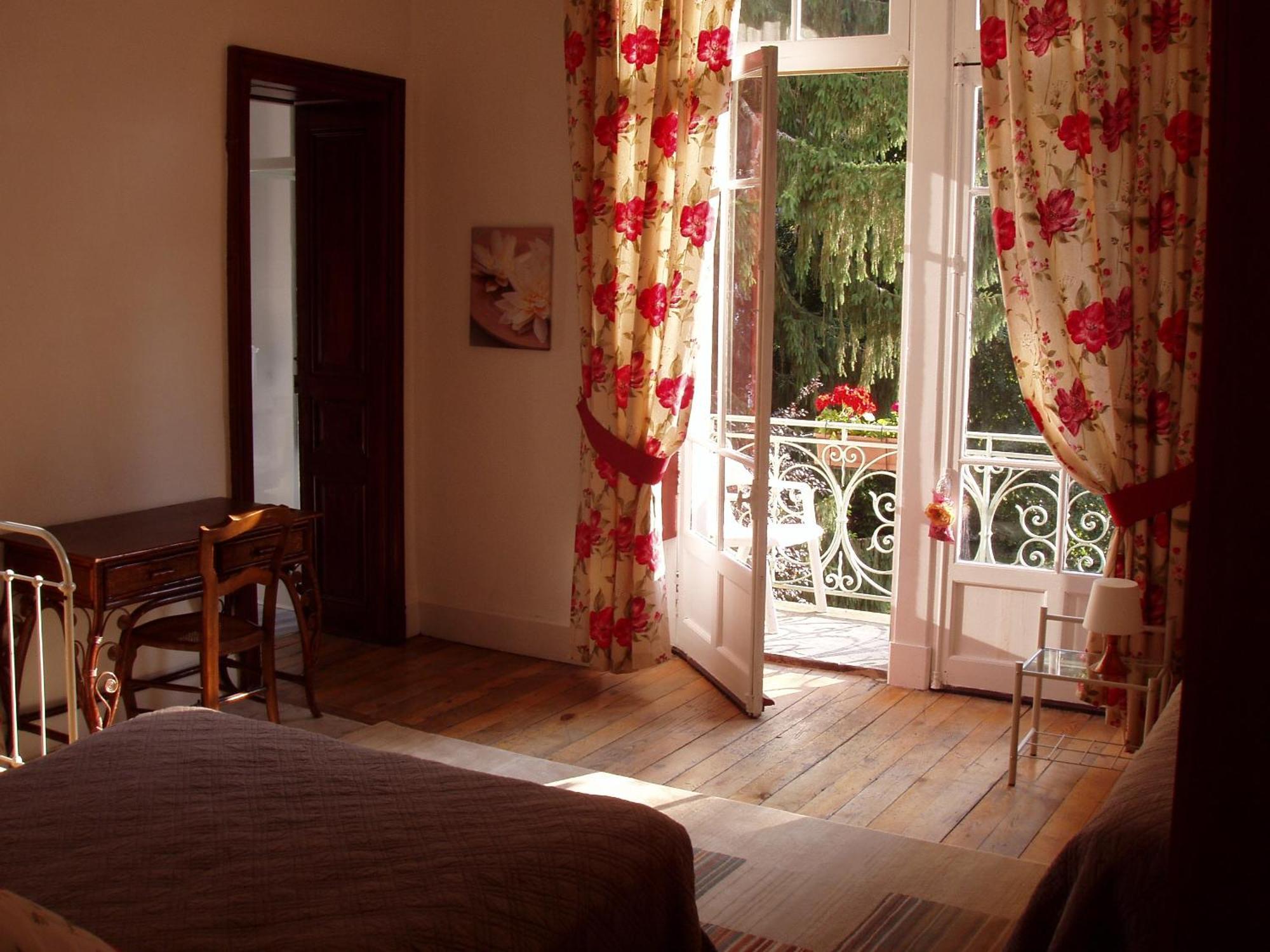 Bed and Breakfast Castel De La Pique Bagnères-de-Luchon Zimmer foto