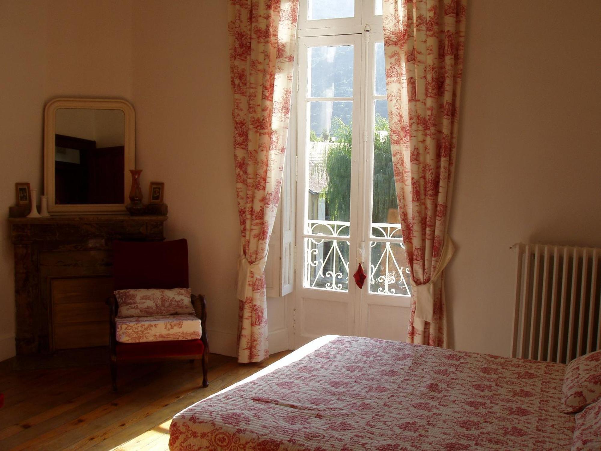 Bed and Breakfast Castel De La Pique Bagnères-de-Luchon Zimmer foto