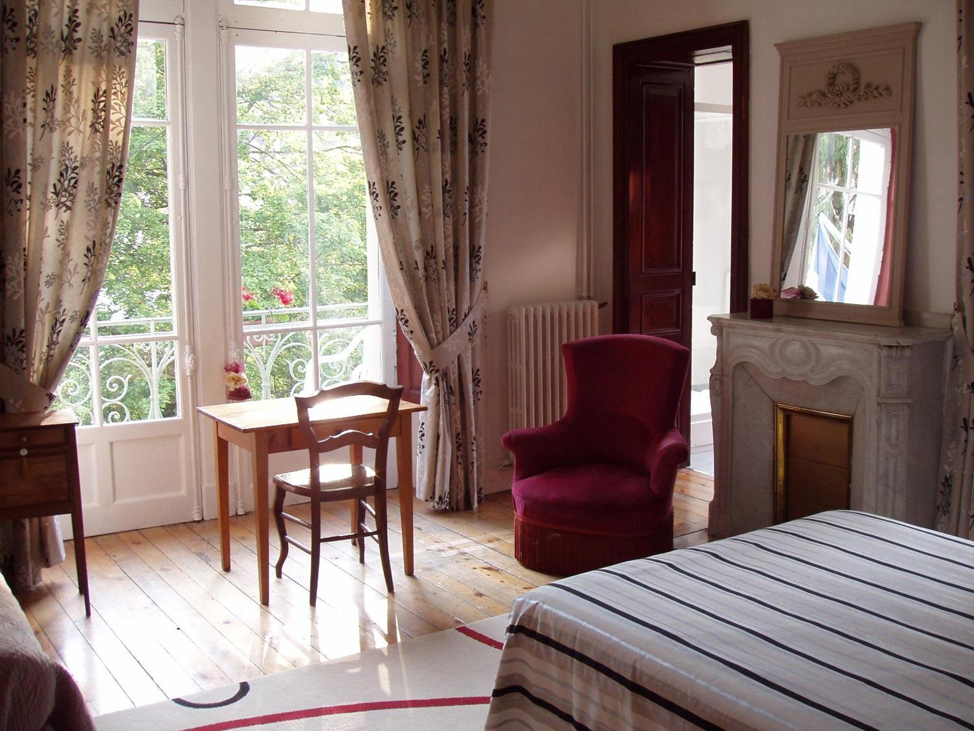 Bed and Breakfast Castel De La Pique Bagnères-de-Luchon Zimmer foto